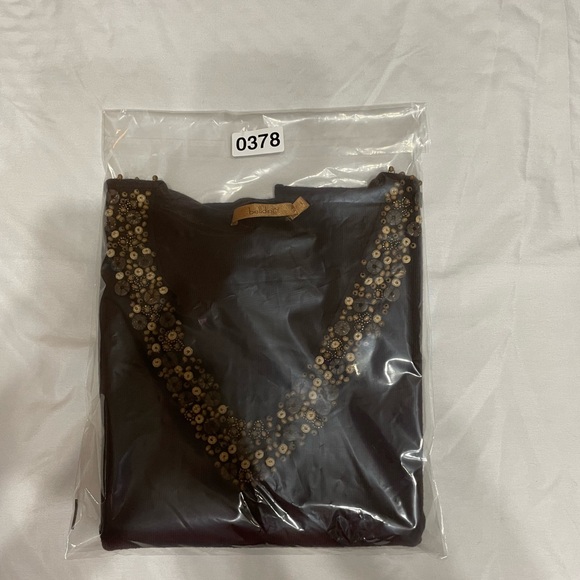 Ladies V neck top with intricate embellishments size - Picture 12 of 13